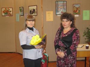 Организатор выставки гл. библиотекарь ЧЗ Голубева С.А. и автор работ Голубева И.