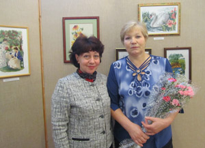 Кукина Е.В., зам. директора библиотеки, и Акимова М.Ф. на открытии выставки. Кукина Е.В., зам. директора библиотеки, и Акимова М.Ф. на открытии выставки.