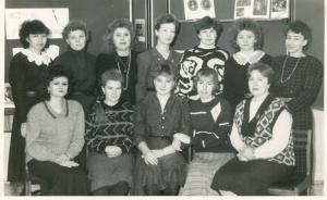 Среди коллег, 80- е годы (Алевтина Алексеевна в верхнем ряду в центре)